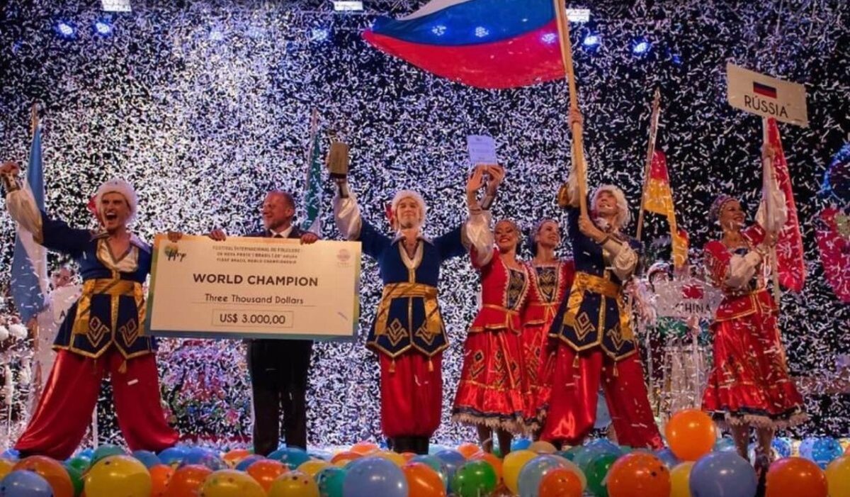     Государственный академический ансамбль танца «Урал». Источник: pravmin.gov74.ru Автор фото: Челябинская государственная филармония