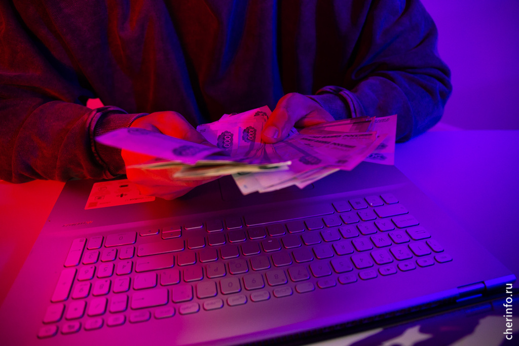    47-летний житель Череповецкого района в интернете познакомился с девушкой, которая предложила ему подзаработать на криптовалюте