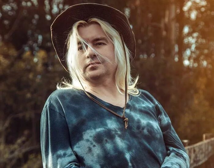 Александр Валентинович Балунов (род. 19 марта 1973, Ленинград, РСФСР, СССР), более известен как Балу — российский рок-музыкант, бывший гитарист, басист и один из основателей хоррор-панк группы "Король и Шут", а также автор книг о группе и её участниках