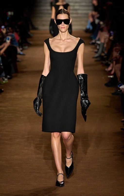 Осень 2024 года обещает яркие и стильные наряды, которые подчеркивают индивидуальность и утонченность