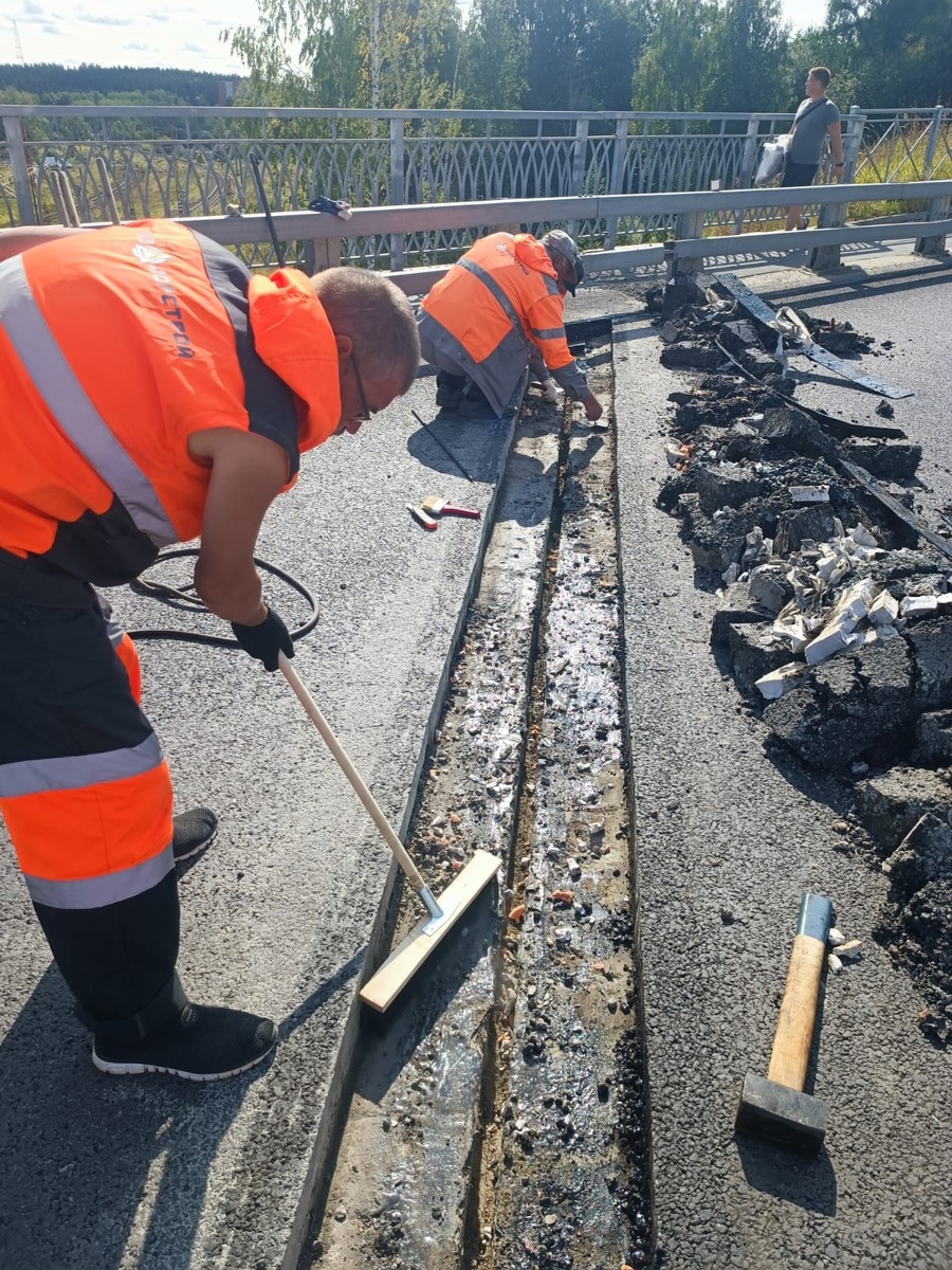    Гоголевский мост в Петрозаводске надолго встал в пробкахИрина Яковлева