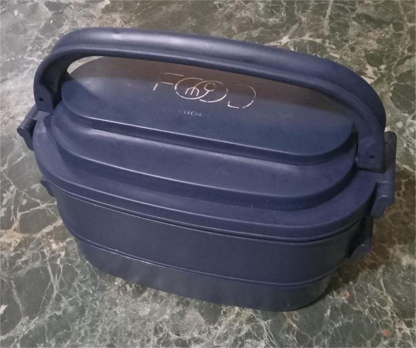 Ланч-бокс FOOD LOVE KITCHEN LIFE в собранном виде с ручками для переноски.