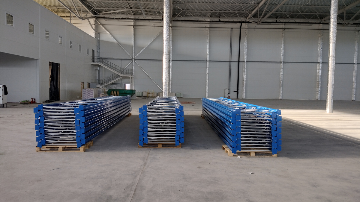 Начали со сборки рам