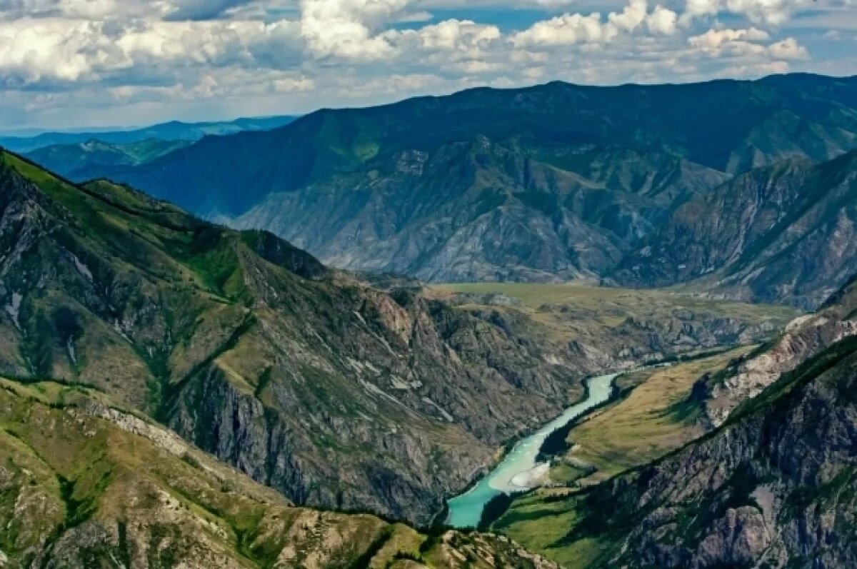    Пропавшими на Алтае туристами оказались ученый и 17-летняя девушка