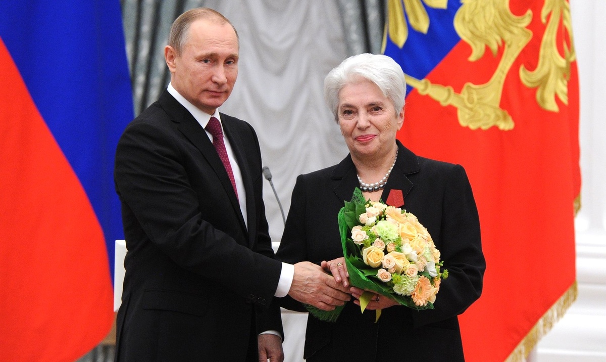 Владимир Путин и вдова Солженицына при вручении ордена