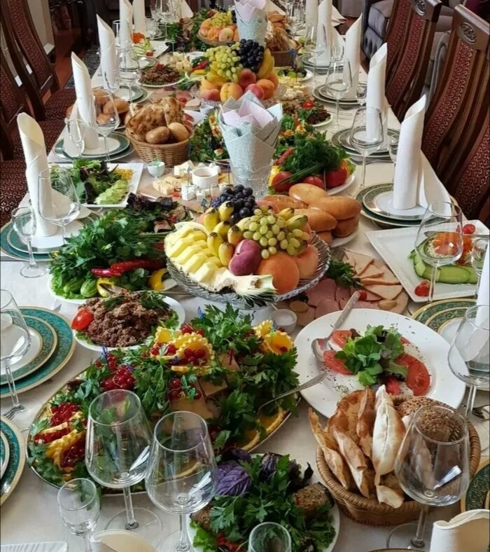 Праздничный стол.