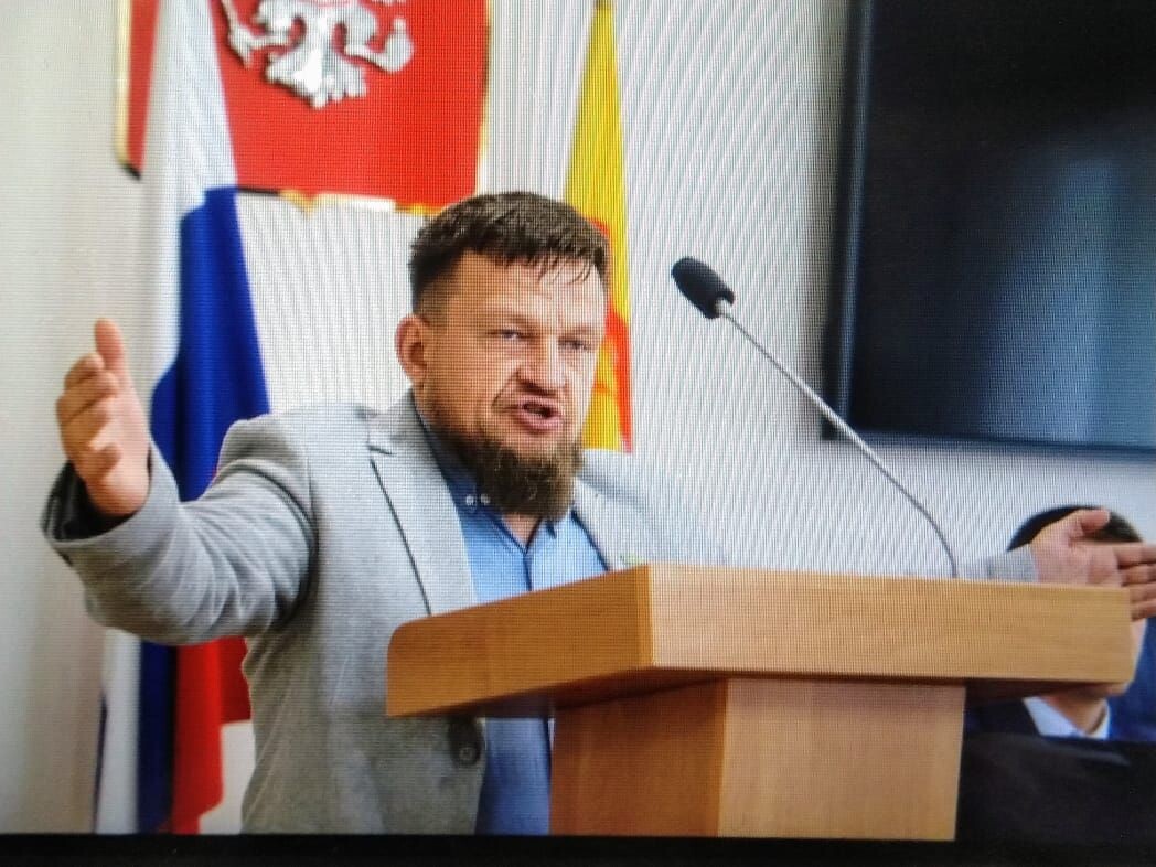    Кандидат Александр Донник во время выступления. Фото: Игорь Филонов