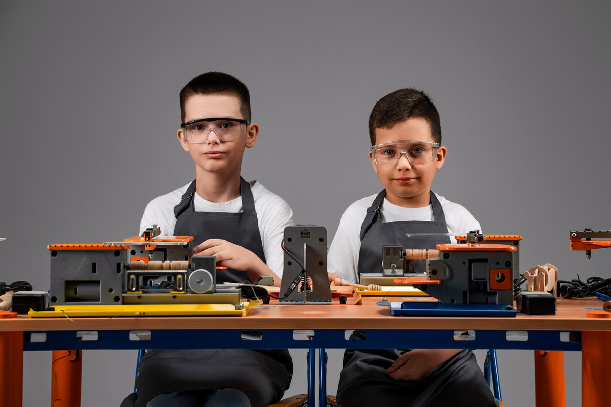 В статье расскажем об особенностях обучения в детском инженерном центре Constructerra