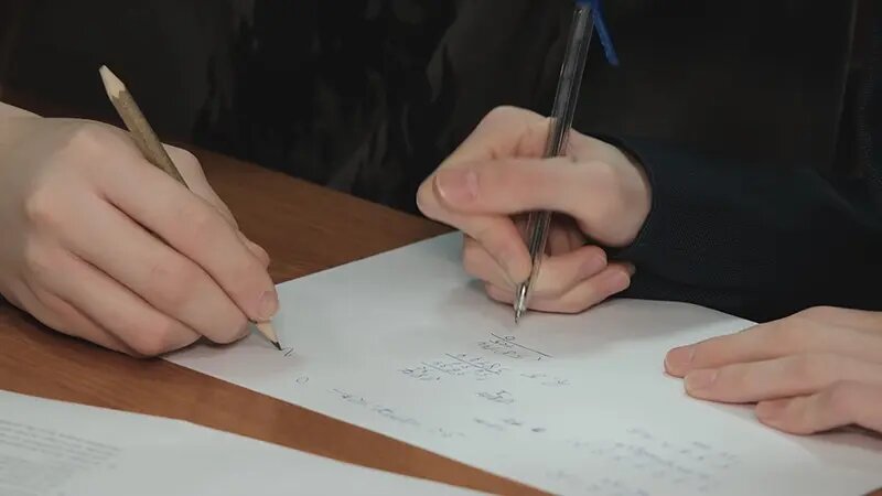    Родителям посоветовали чаще подбадривать ребенка, особенно если ему задали сложное задание // Фото: НТР 24