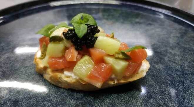 Прекрасная закуска к вину. Граммовка на 10 шт.Сложность: легкоПорций: 10Готовка: 10 минДоп. время: 15 мин