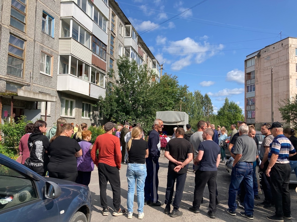    Жители Суоярви простились с бойцом, погибшим в Курской областисоцсеть Татьяны Тишковой