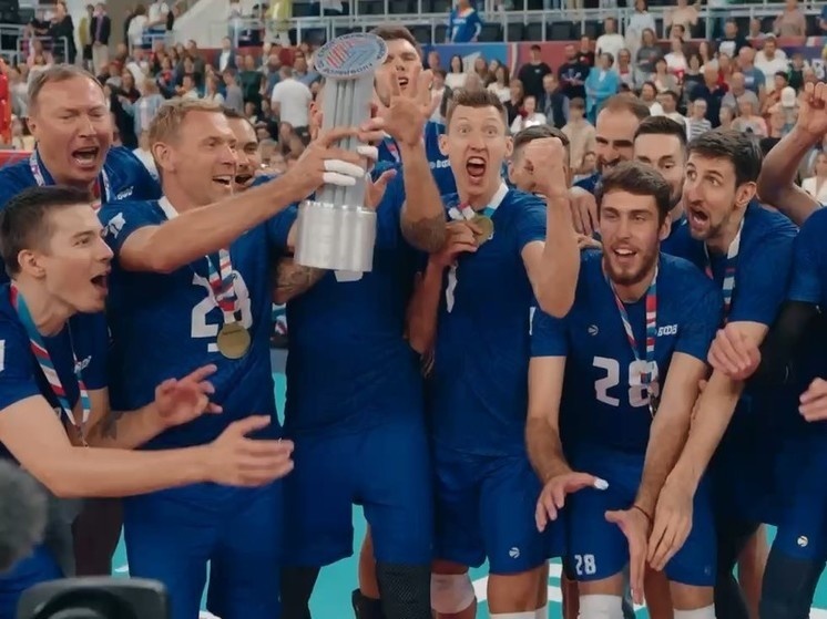     Команда Владимира Алекно выиграла Кубок Первого канала по волейболу. Кадр из видео t.me/volleyVFV