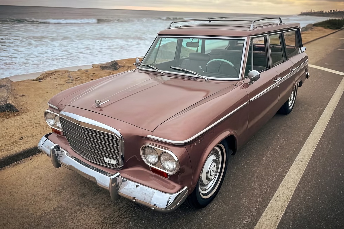 ©Bring a Trailer ©Studebaker