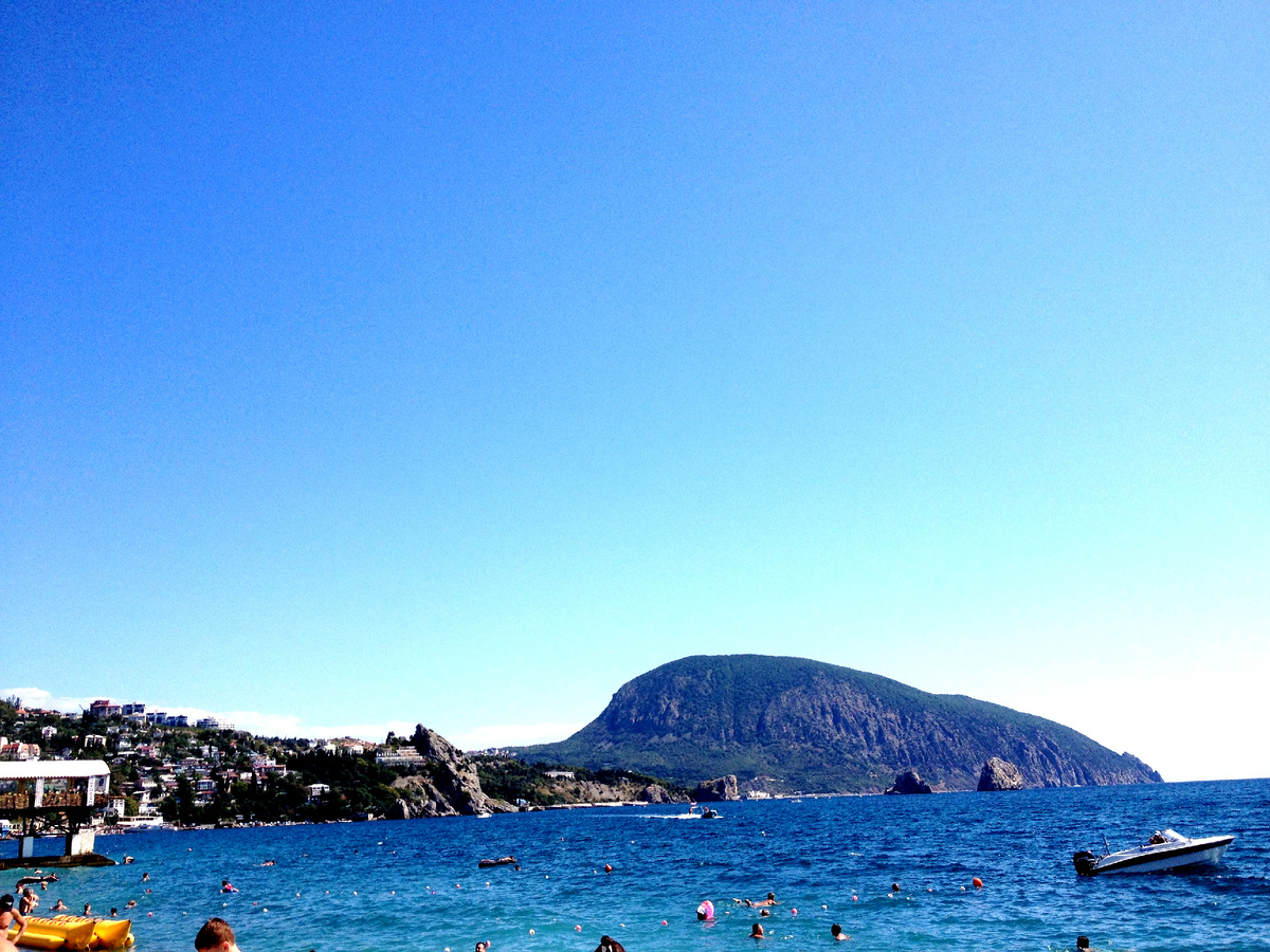 Медведь-гора (Аю-Даг), вид с  пляжа.