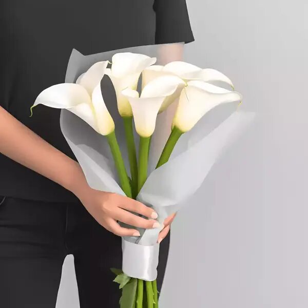  Букет из белых калл в белой упаковке от AzaliaNow Мария Тетерятникова