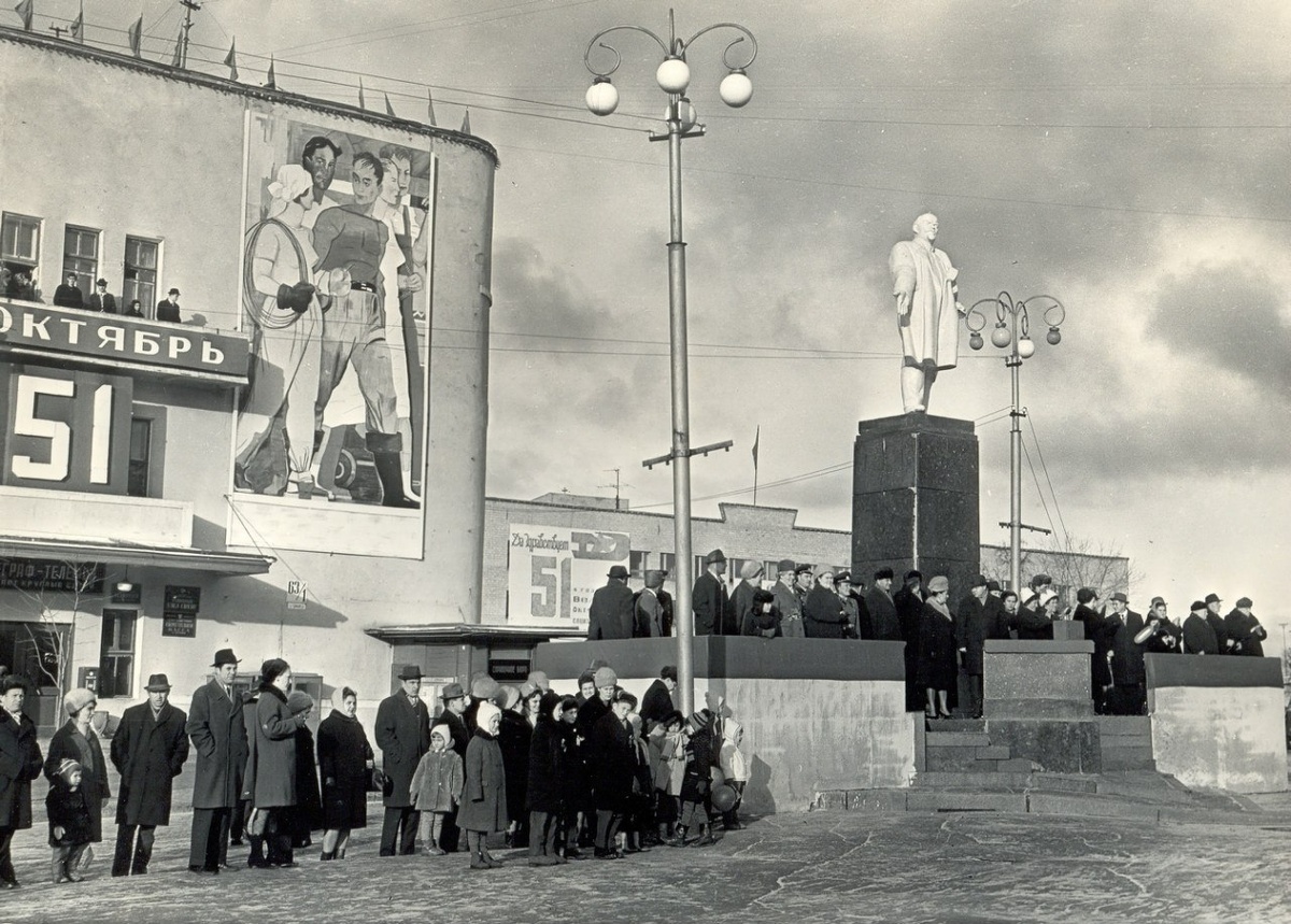 !968 год, Митинг к очередной годовщине Октябрьской революции