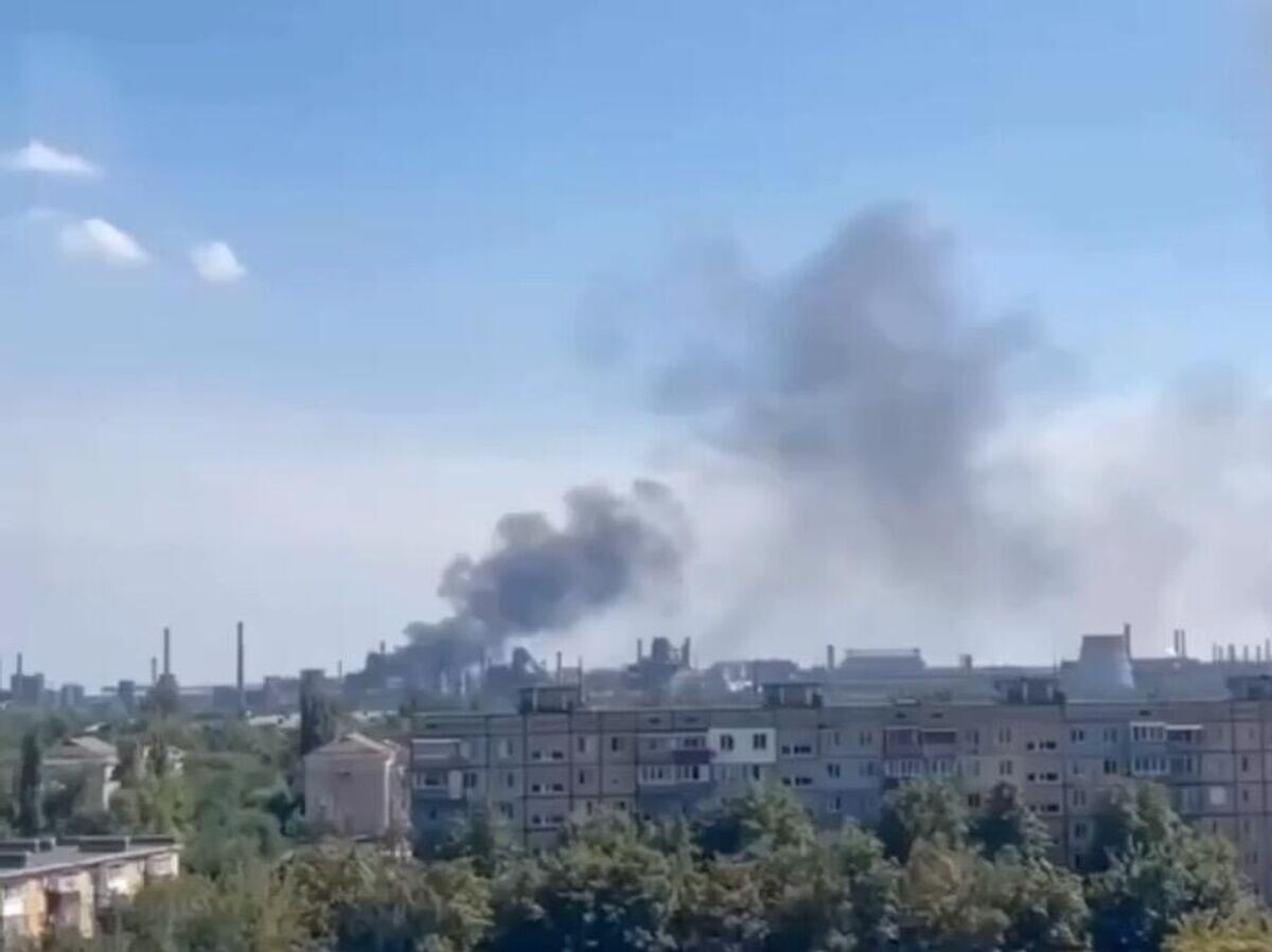    Пожар на горно-металлургическом предприятии Украины "АрселорМиттал Кривой Рог". Кадр видео очевидца