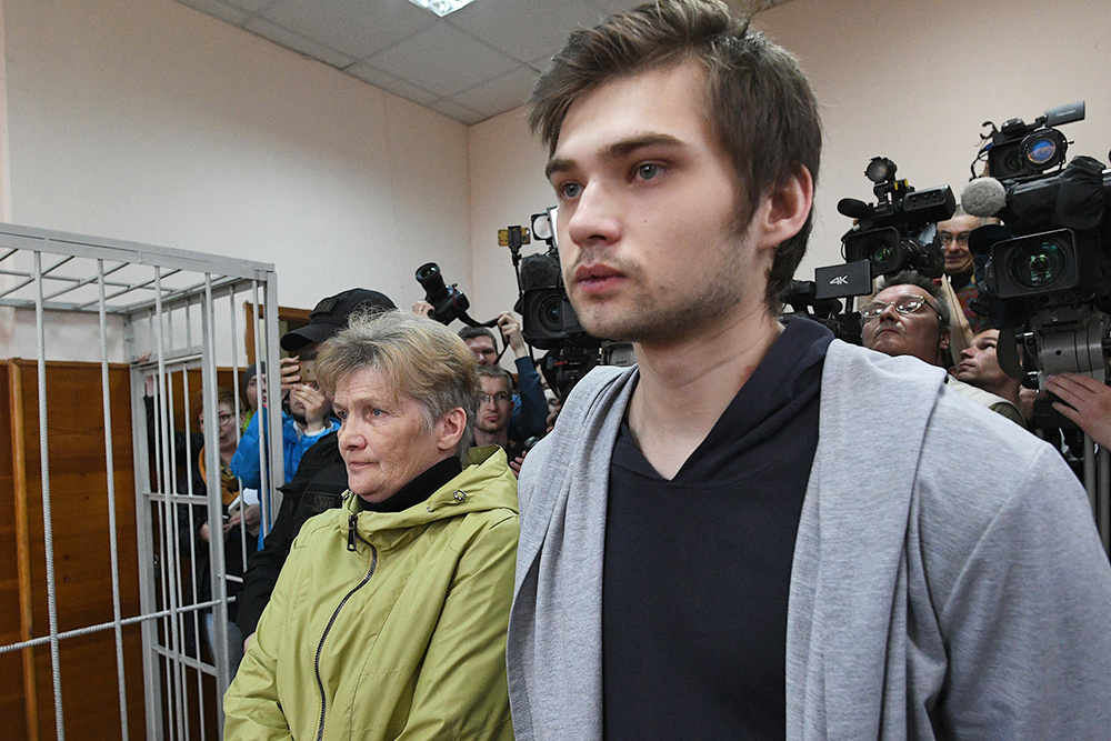 Фото из интернета .Руслан Соколовский на суде.