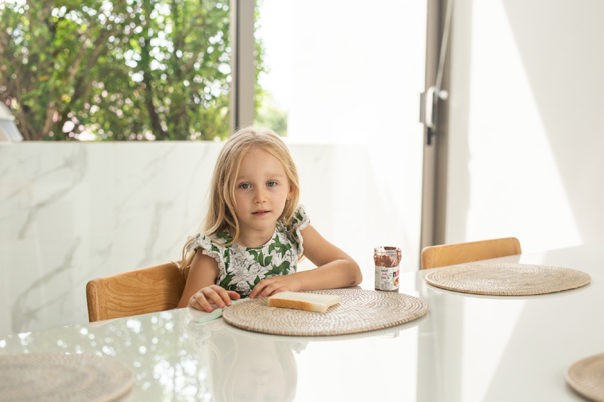 Я узнала, что возраст матери , во время рождения ребенка, говорит о том, зачем он к пришел к ней в эту жизнь. 

Для чего пришли ваши детки, 
читайте в описании:

▪️Если ты родила ребенка в возрасте 20,21,29,30,31,38 это означает, что к тебе пришла родственная душа из прошлого, чтобы напомнить о твоем истинном
предназначении. Такой ребенок будет прокачивать тебя и твою силу, чтобы показать тебе, себя настоящую, без навязанных убеждений, установок и чужого мнения.

▪️Если ты родила в
период 16,17,24,32,40 лет, это говорит о том, что ты легко и гармонично входишь в роль матери. Твои отношения с малышам будут теплыми и комфортными, полными взаимопонимания. Ребенок твое зеркало, твой лучший друг. Такие дети даже в подростковом возрасте находят общий язык с мамой.

▪️Если ты родила в
период 18,19,22,27,36,45 лет:
Пришел кармический ребенок. Он может
причинить тебе боль своими поступками, выводить на негативные эмоции, но это все дается для твоего роста как личности, и подсвечивает недостатки, с которыми нужно поработать. Ребенок указывает матери на неправильно выбранный путь.

▪️Если  ты родила ребенка в период 23,25,26,33,37,48 лет:
Это говорит о том, что к вам пришел 
духовный учитель. 
Ребенок выбрал тебя, чтобы
научить законам Вселенной, открыть тебе
глаза на то, как устроен мир. Через ситуации с ребенком , ты будешь ближе к работе со своим мышлением, станешь замечать то, что давно в себе не замечала. Это будет не легко, трансформации это всегда не легко. 

▪️Если ты родила в
возрасте 28,35,42,39 лет:
Ты обрела защитника в лице своего ребенка, ангела -хранителя. Очень важно пройти с ним своевременно все этапы сепарации , обычно мамам сложно отпускать таких деток во взрослый мир.
