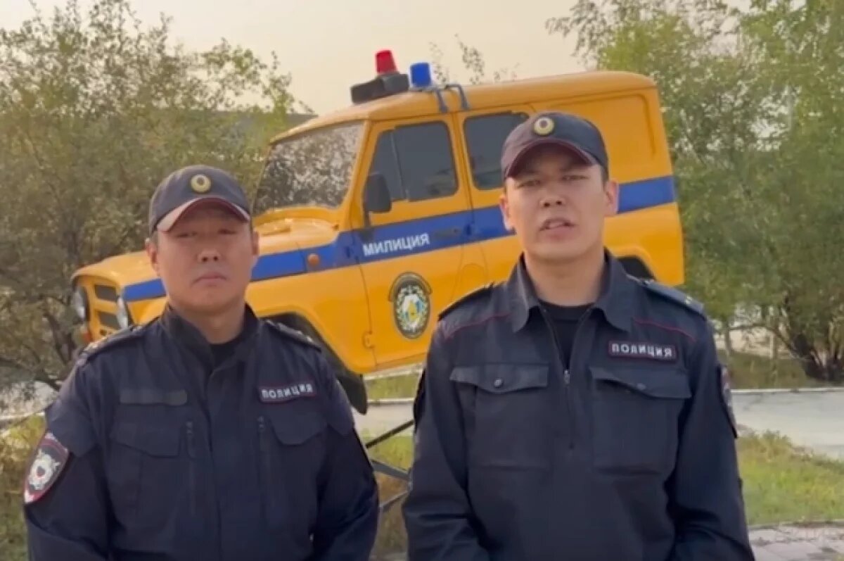    Полицейские спасли залезшего на балкон 8 этажа мужчину в Якутске