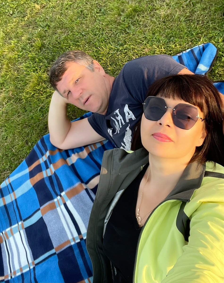 Было классно поваляться на пледе.