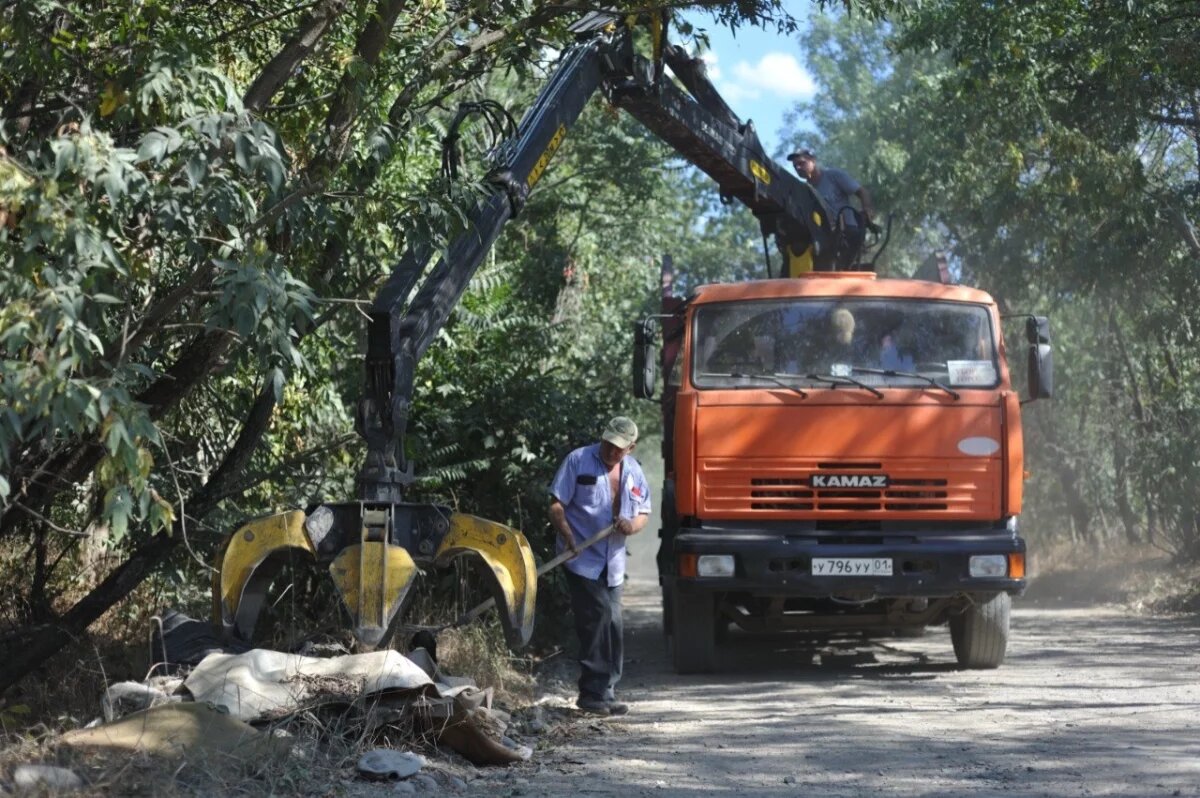    Уже на следующий день после генуборки у полигона появились новые свалки.