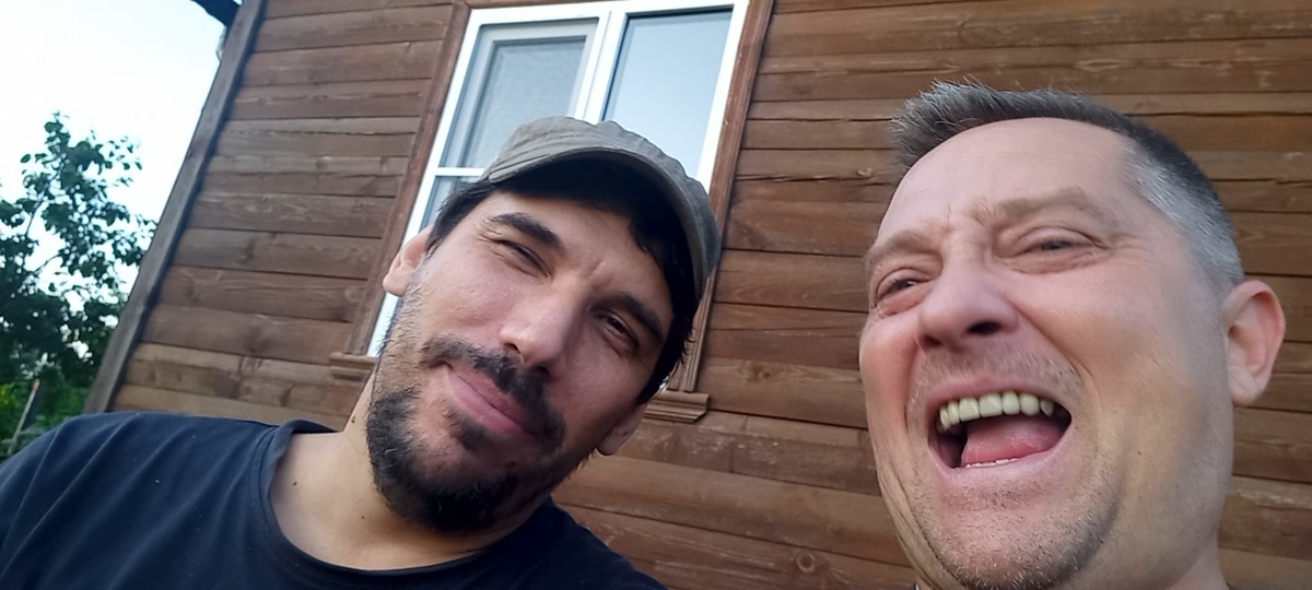 Фото мое- разрядим немного обстановку , на нем я и бесменный участник моего канала Денис , он участвует практически в каждом автообзоре и не только , но об этом немного позднее...