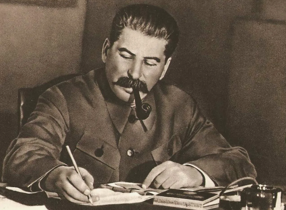 Сталин за работой