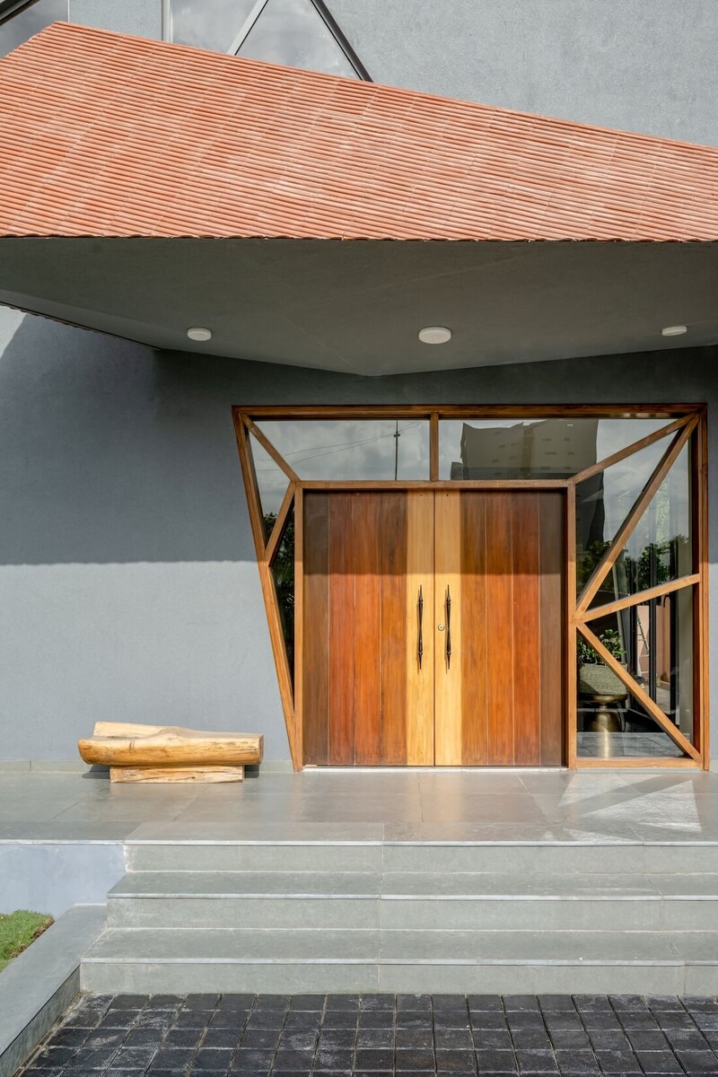 Источник изображения - https://amazingarchitecture.com/storage/files/1742/architecture-projects/hsc-designs/house-of-dynamic-sunlight/house-of-dynamic-sunlight-hsc-designs-4.jpg