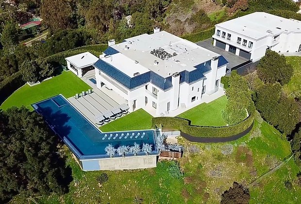    Дом Аффлека и Лопес. Фото: FashionPPS / Globallookpress.com