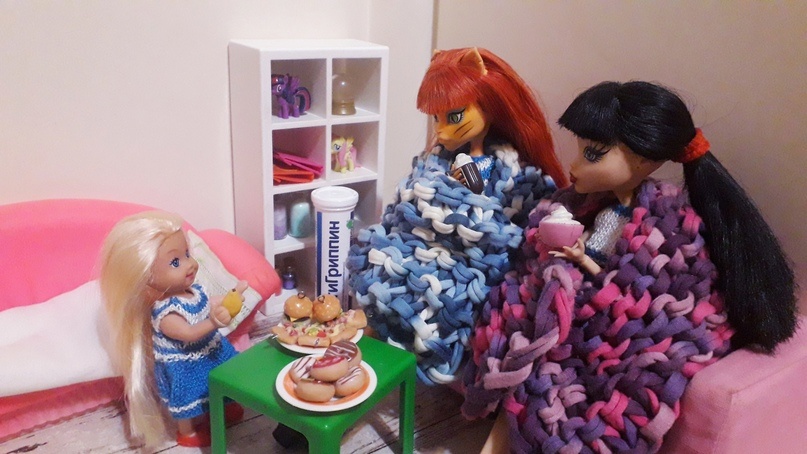 Лимоны очень полезны, а еще теплое молоко с медом.