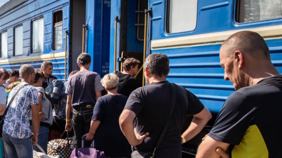    Правительство Украины объявило об эвакуации жителей из 14 населенных пунктов ДНР Андрей Бурков