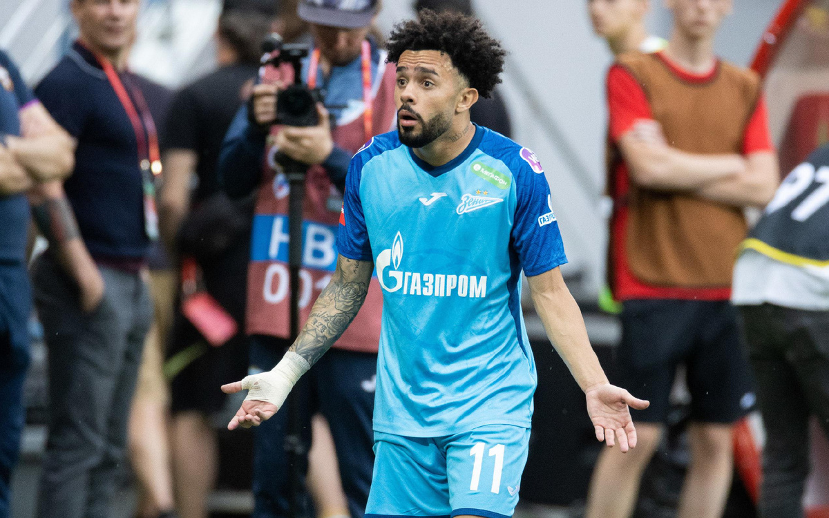 Какой еще Соболев? А я? Малыш, ой, извините, Сельдерей Бананович, я же лучше собаки...