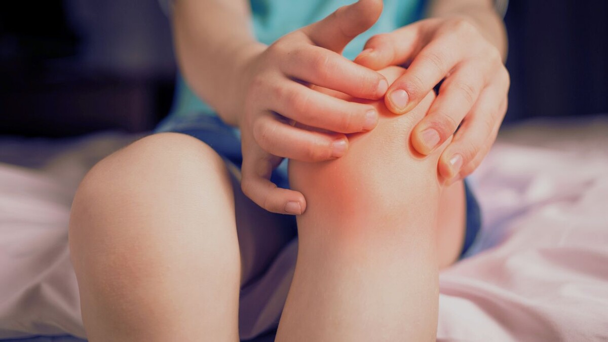 Почему болят колени