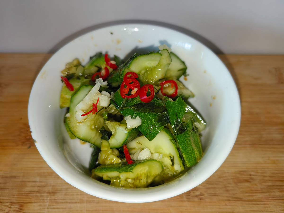 Салат готовится на раз-два, а получается очень вкусным и необычным