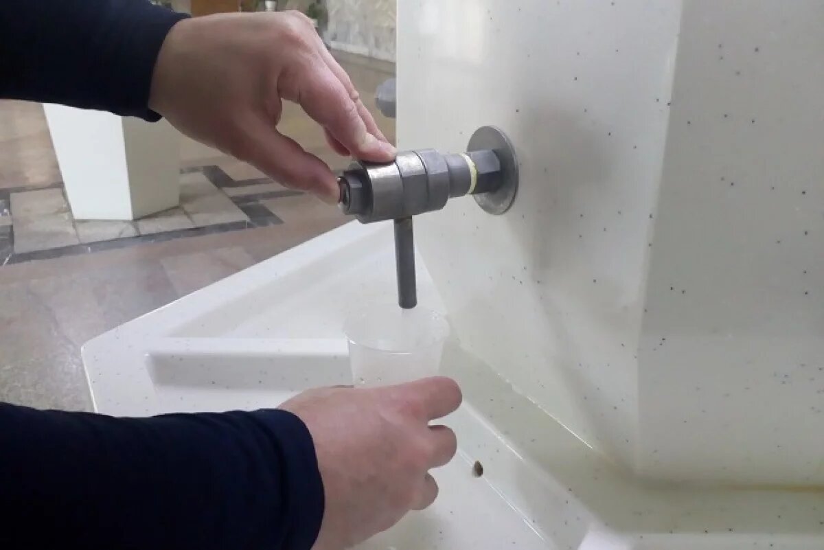    Врач Евстафьева назвала вид минеральной воды, который нельзя пить самому