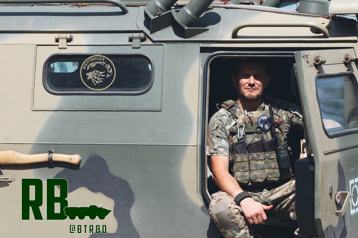 Боец с позывным «Чех» группировки войск «Центр» в бронеавтомобиле Тигр