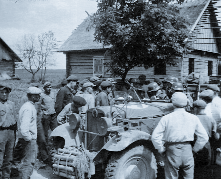 Гитлеровцы в Брянском селе, 1942 г.