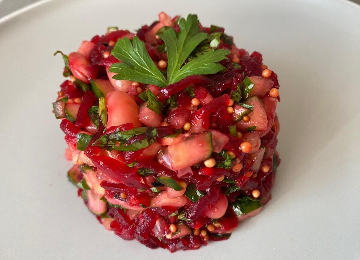Салат из свеклы, огурца и фасоли. Фото автора