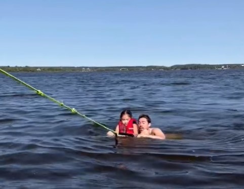 Иван Чуйков с дочерью Агаты Муцениеце. Фото: соцсети/@chyikov 