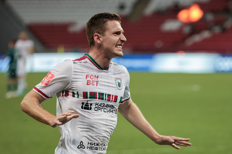    Австрийский полузащитник Александар Юкич получил тяжелую травму — разрыв крестообразной связки — и выбыл из строя минимум на 6 месяцев.   
Фото: «БИЗНЕС Online»