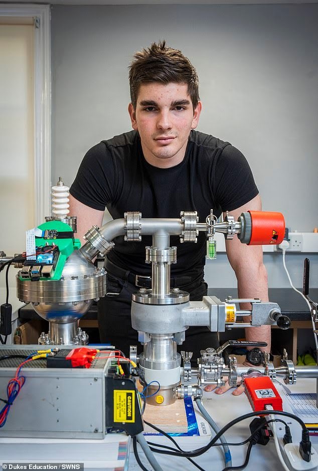    Термоядерный реактор, созданный Чезаре Менкарини / © Dukes Education / SWNS