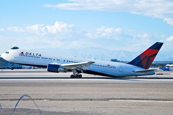     Что будет, если самолет чиркнет хвостом о землю на взлете: смотрите внимательно