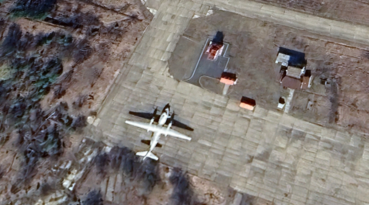 Ан-30 на стоянке аэродрома Салка под Нижним Тагилом