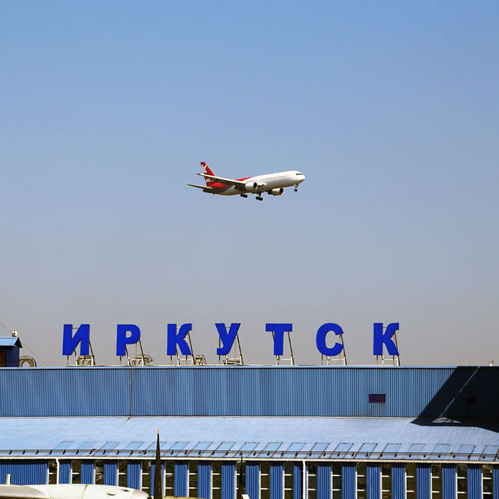 Возле здания Иркутского аэропорта ожидается значительное расширение парковочных мест. К 1 июня 2025 года парковка будет увеличена в несколько раз, работы выполнит МУП «Иркутскавтодор». Общая стоимость проекта составит более 227 миллионов рублей, об этом сообщается на сайте госзакупок.