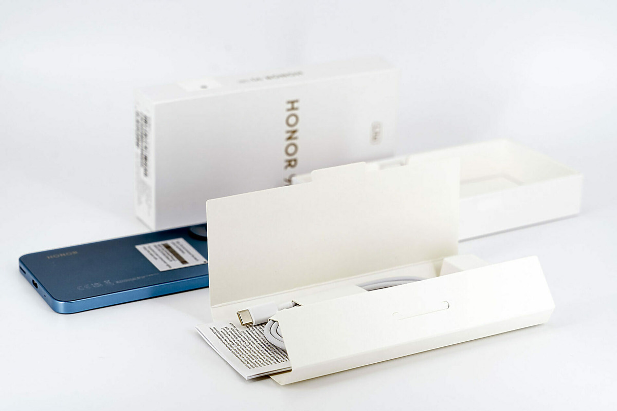 Распаковка Honor 90 Lite. Комплект поставки фото.