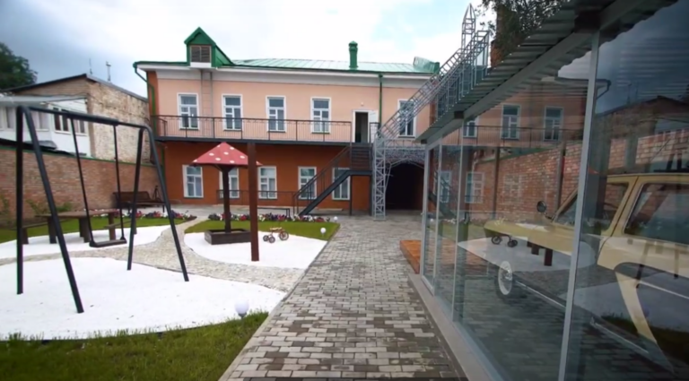    В Оренбурге открылся Гагаринский дворик Кристина Просвиркина