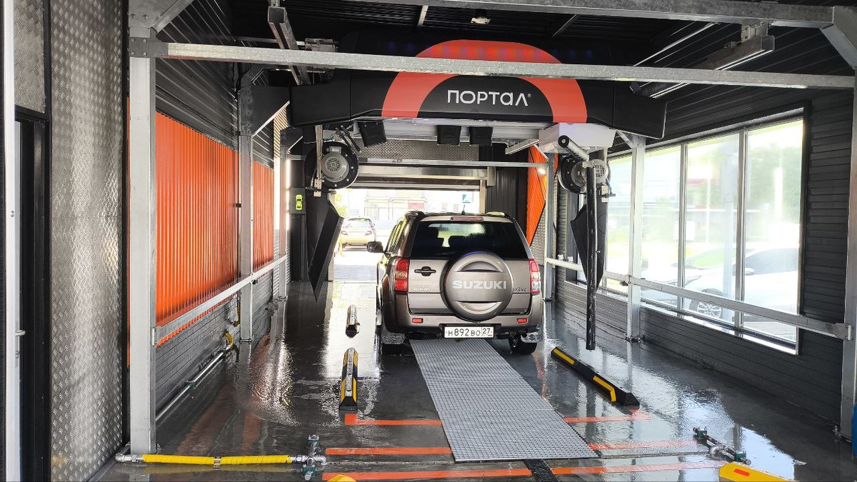 Робот автомойка "Портал" в Москве на Рублевском шоссе после обновления