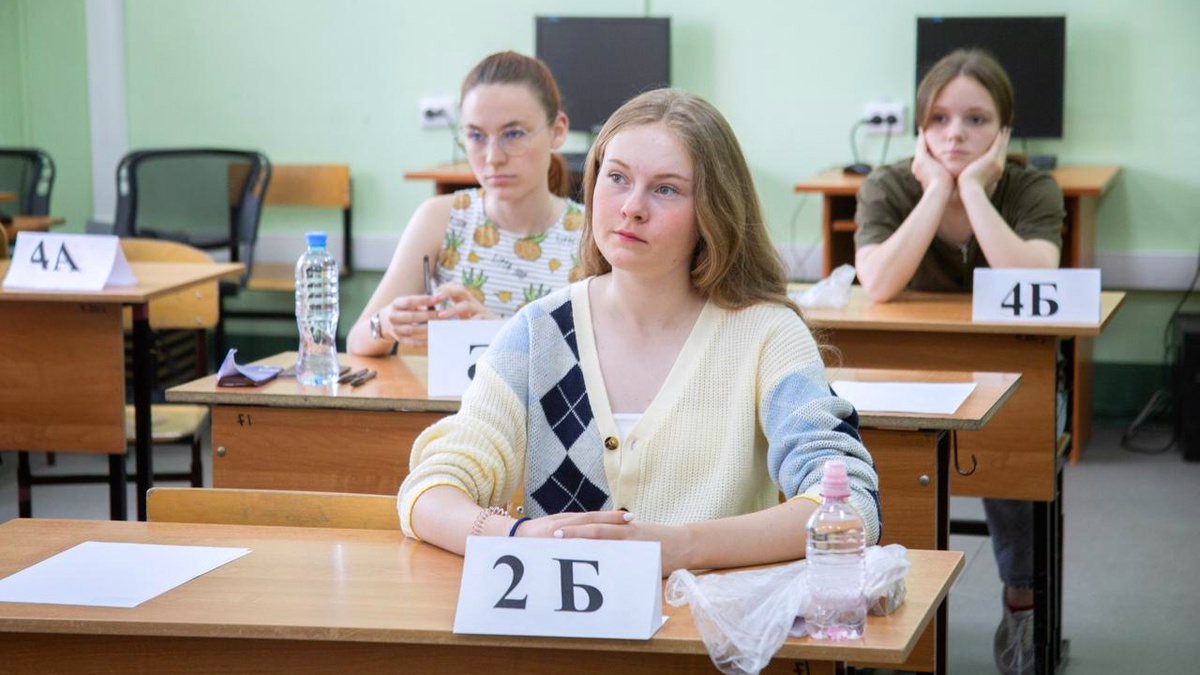9 классникам отменили огэ. Экзамены в школе. ОГЭ школьники. Школьники сдают ЕГЭ. Школа экзамен ОГЭ.