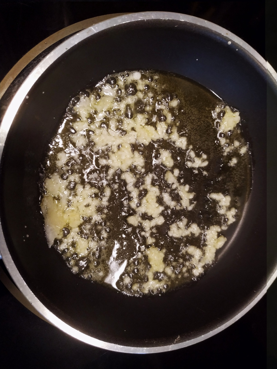 Добавляем чеснок